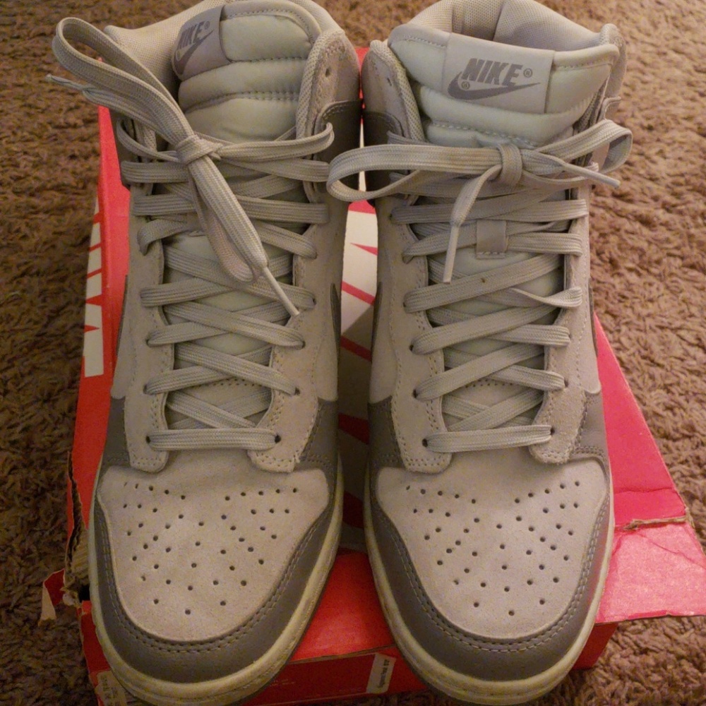 Gently used nike shoes